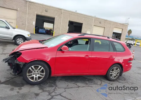 2013 Volkswagen Jetta Sportwagen 2.5L S z USA, uszkodzony, nr VIN 3VWKP7AJ4DM689321